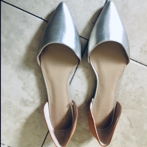 LOFT Shoes - LOFT Metallic Flats✨